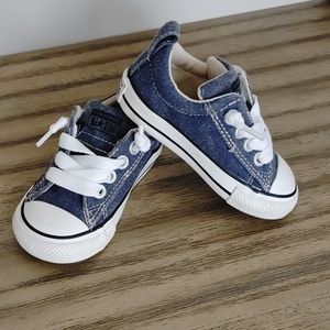 Converse Toddler sneakers like new.